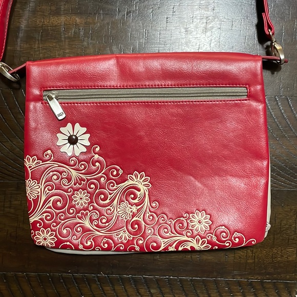 Red Espe purse. Can be worn as a shoulder bag or cross body bag. - Picture 1 of 11